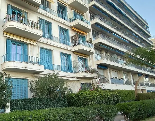 Palais Elisabeth Promenade Des *